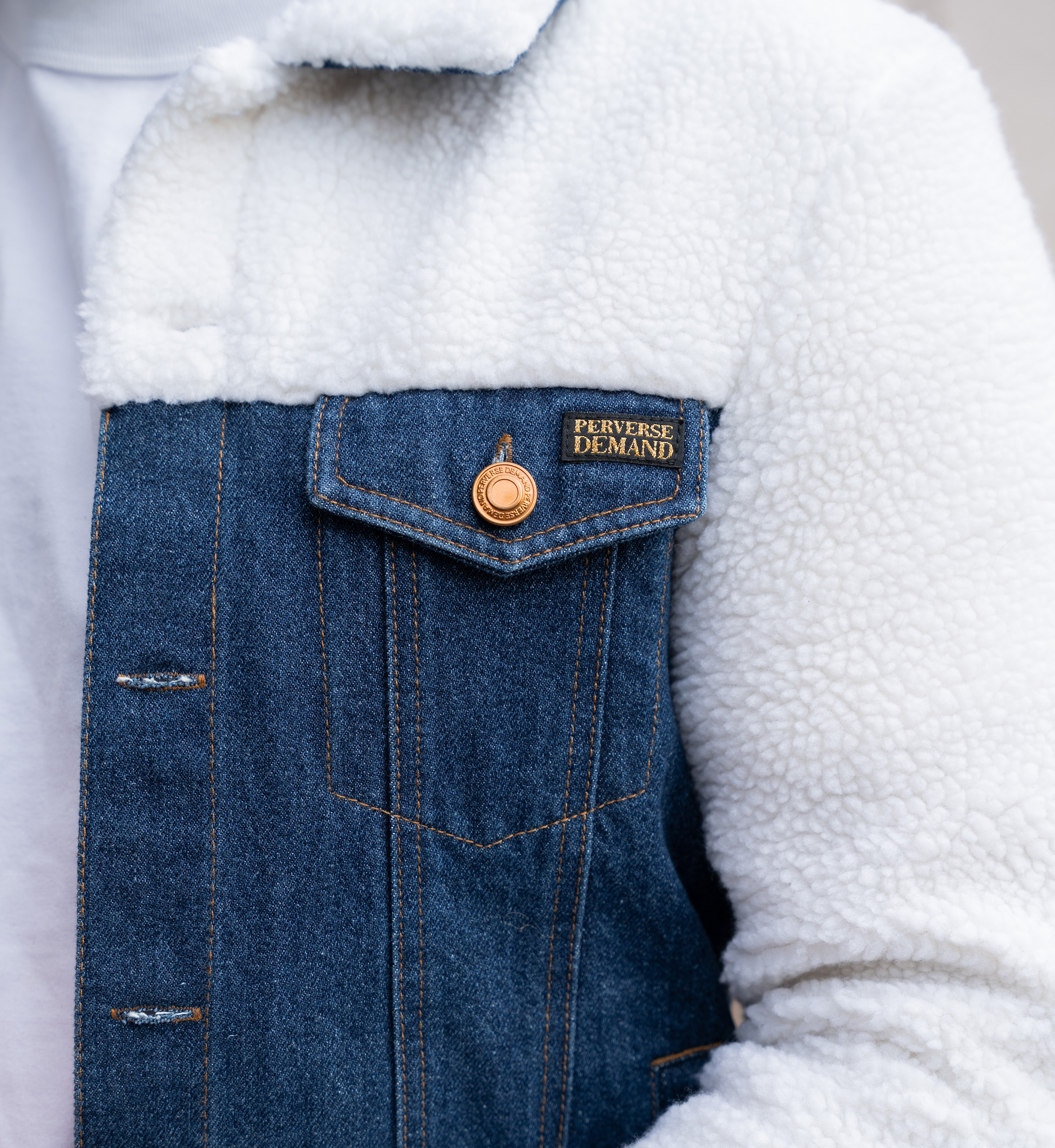 The addition of cream sherpa elevates the classic streetwear denim jacket.